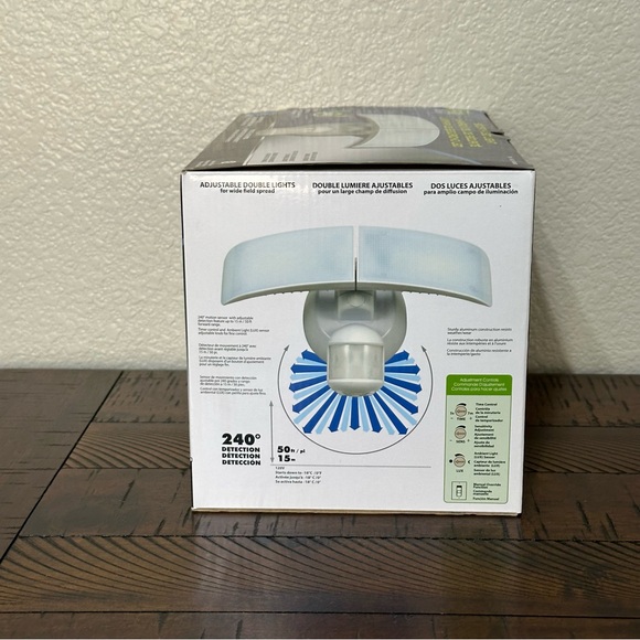 Home Zone 710080 Wide Adjustable Motion Activated LED Outdoor Security Light - Picture 5 of 8